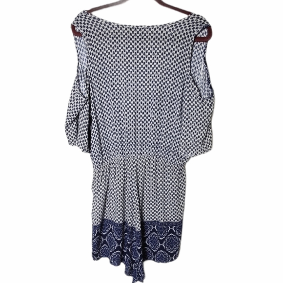 Kendall & Kylie cold shoulder cut short sleeve out printed romper size large - Picture 2 of 6